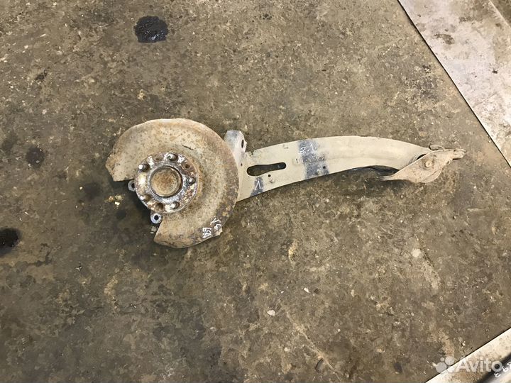 Кулак поворотный задний левый Ford Mondeo 3