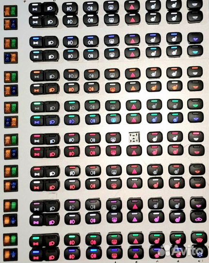Кнопки пересвеченные ваз - 2115 разных цветов
