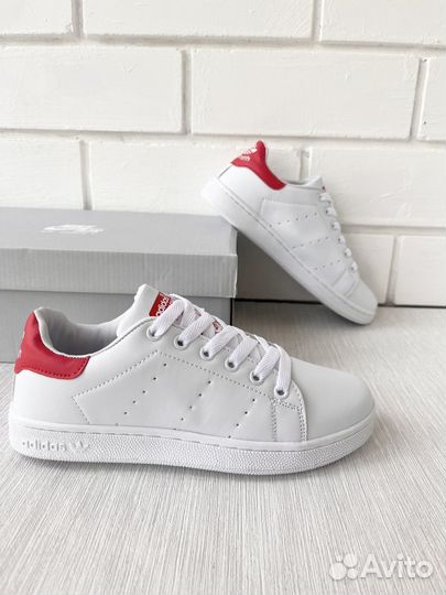 Новые кроссовки Adidas Stan Smith