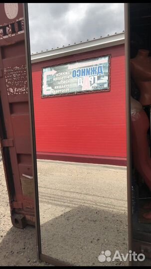 Дверь зеркальная на колёсиках