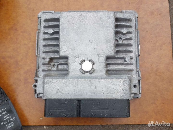 Блок управления двигателем 03f906070hp Skoda Fabia