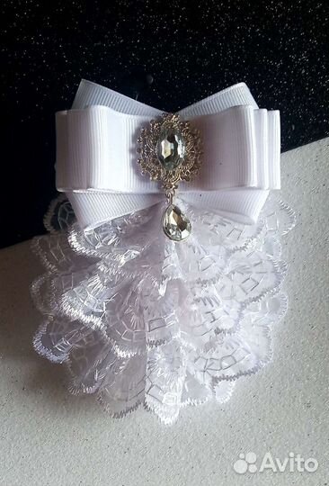 Брошь-жабо ручной работы