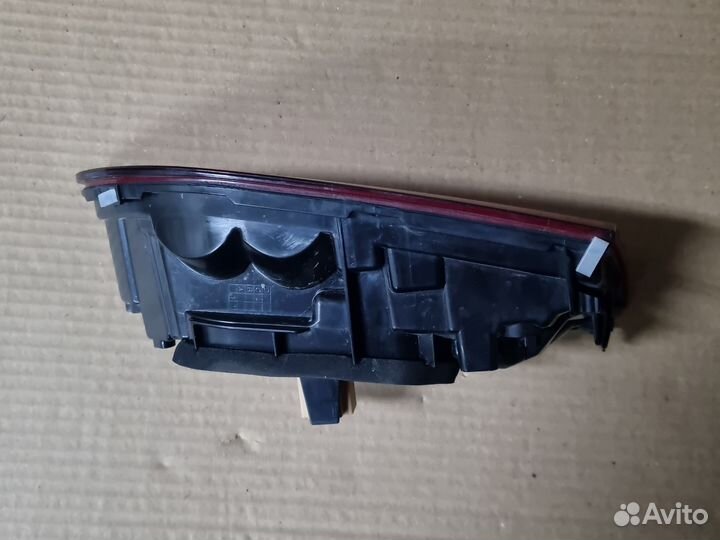 Фонарь правый в крышку багажника Volkswagen Polo