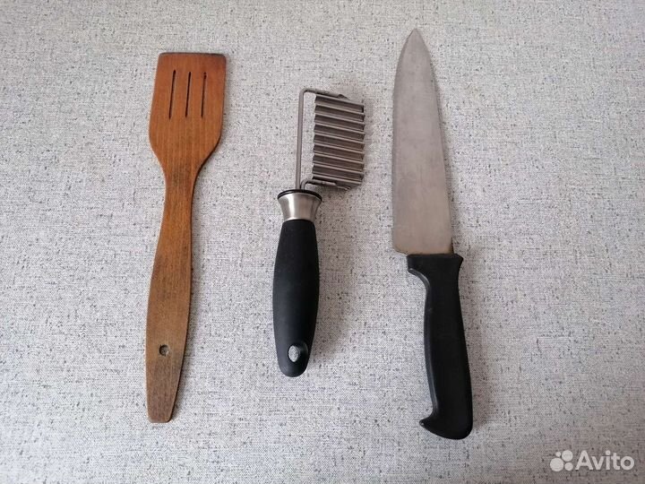 Столовые приборы, кухонная утварь. Нож, лопатка