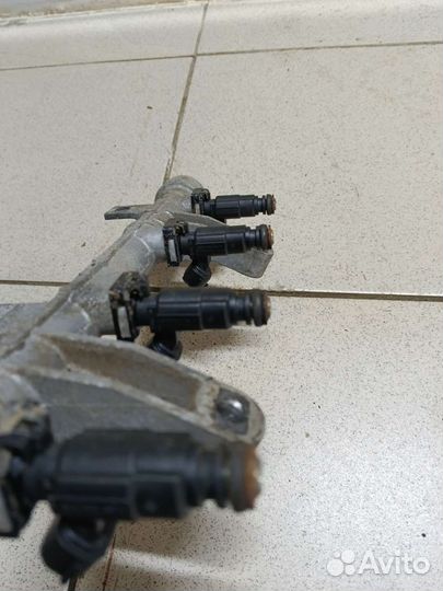 Топливная рампа форсунки Хендай Акцент