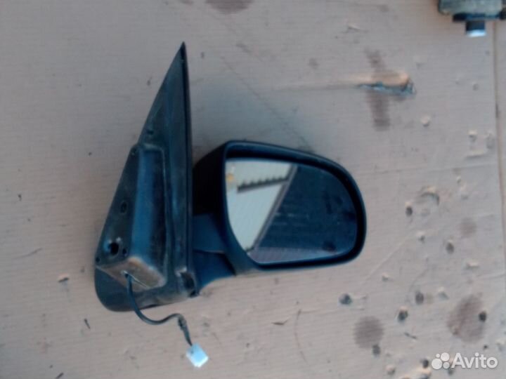 Зеркало правое EC3569120G Мазда Трибьют