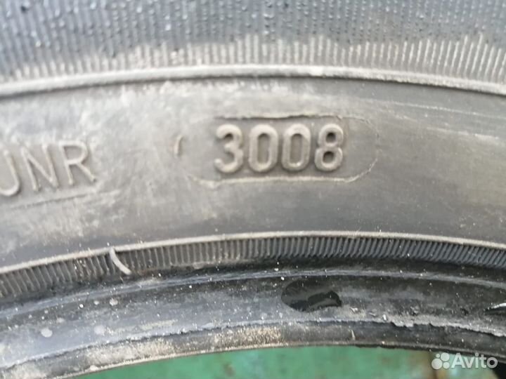 Goodyear UltraGrip Extreme 215/65 R16