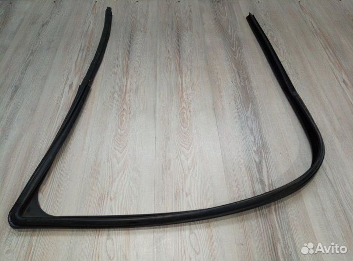 Уплотнитель перед проема стекла двери Nissan terra