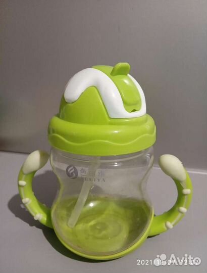 Поильник с трубочкой