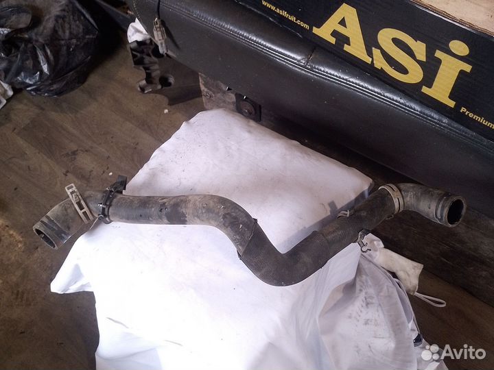 Патрубок системы охлаждения Ford Focus 3 1.6