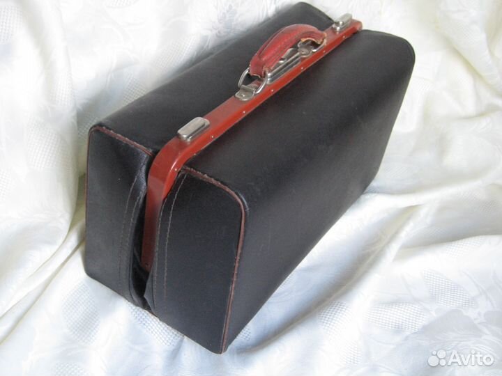 Саквояж врача СССР