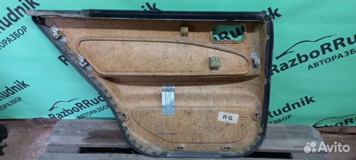 Обшивка двери задней правой Nissan Cefiro