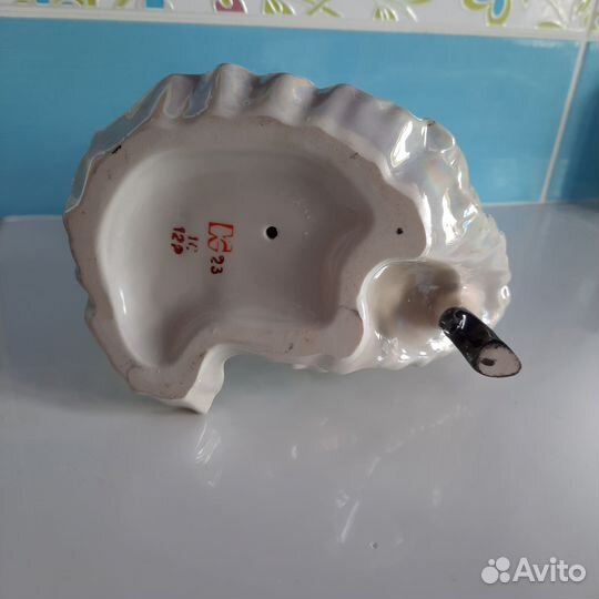 Фарфоровая статуэтка 