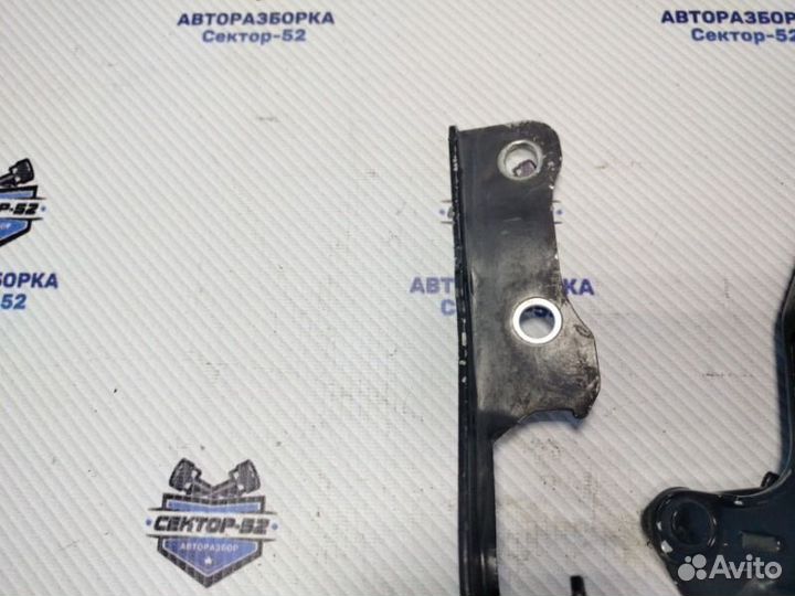 Петля капота Hyundai Tucson 1