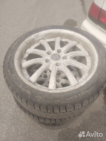 Колеса в заборе r18