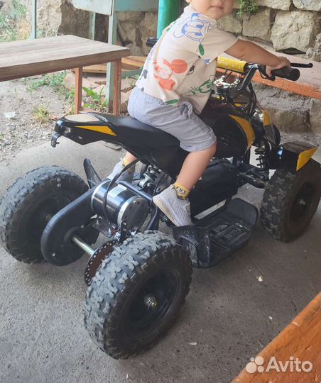 Детский квадроцикл на аккумуляторе