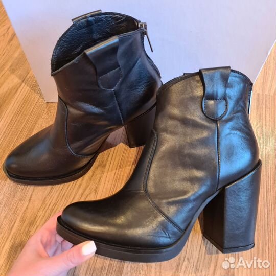 Ботильоны казаки L'estrosa (Италия)