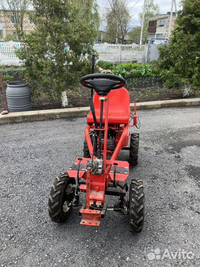 Мини-трактор для трудолюбивого фермера