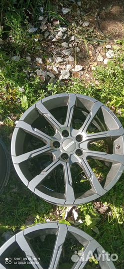 Комплект дисков Momo R17 5x105