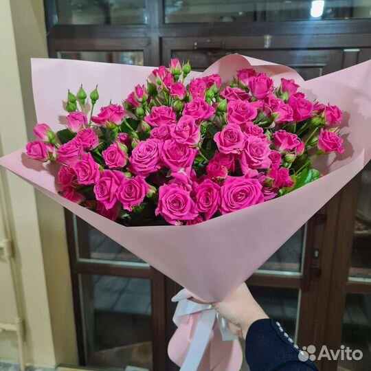 Большой букет кустовых роз цвет в ассортименте