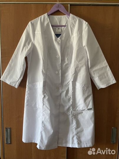 Белый медицинский халат