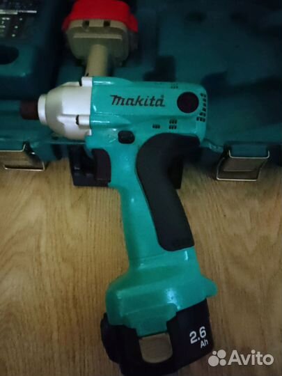 Шуруповёрт гайковёрт ударный Makita 12v