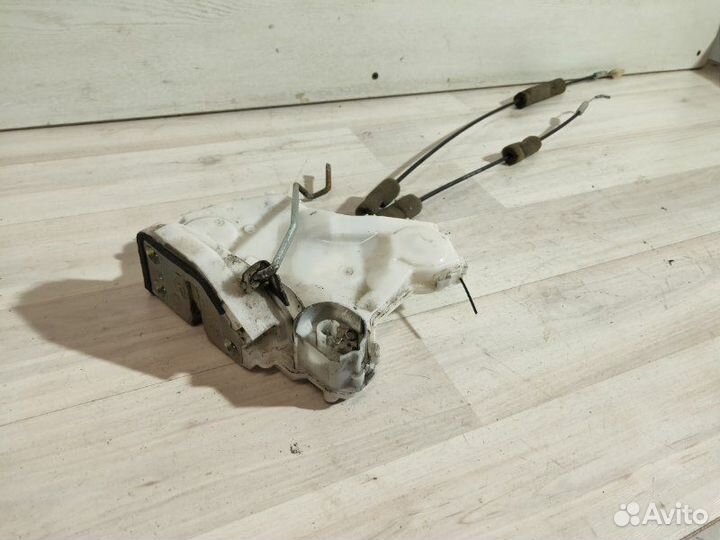 Замок двери передний правый Honda Civic Viii 5D