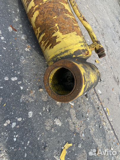 Цилиндр подъема рукояти пл,омлт