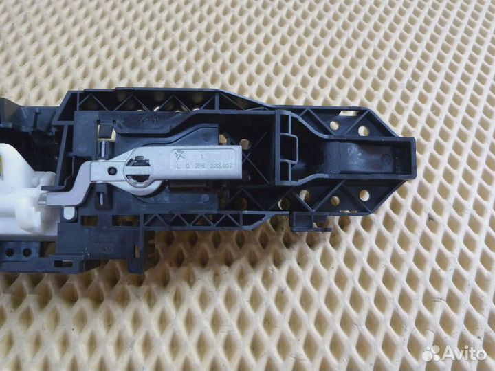 Ручка двери передней наружная левая Renault Megane III 2009-2016 (806070032R 806B02596R)