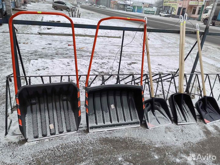 Лопата для уборки снега