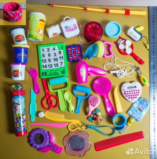 Мелкие игрушки фигурки животные одежда аксессуары