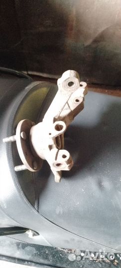 Поворотный кулак левый kia rio 1