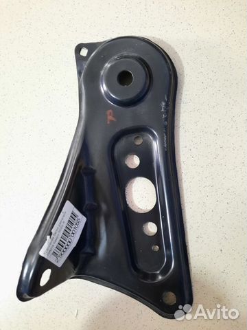 Крепление подрамника переднее правое Тoyota Camry