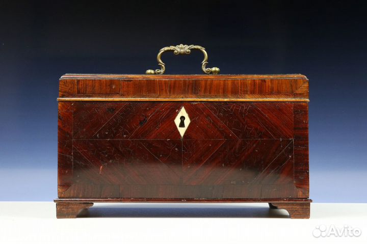 Шкатулка для чая. Шпон красного дерева. XIX-XX век