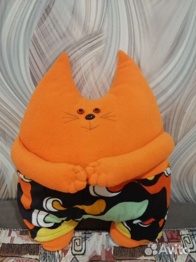 Кот подушка держатель пультов