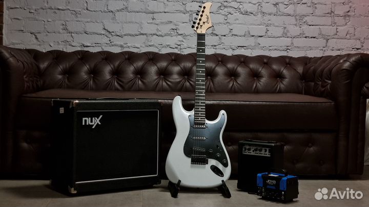 Электрогитара (Аксессуар в подарок)