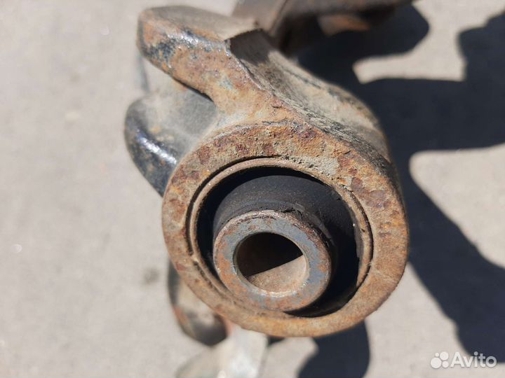 Кулак задний левый Suzuki Grand Vitara 3