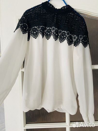 Блузка белая с кружевом