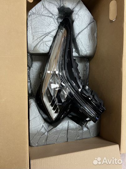 Фара передняя правая GM на Cadillac Escalade IV