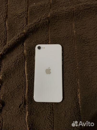 Телефон iPhone se 2020