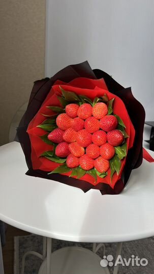 Клубника в шоколаде. Подарок букет