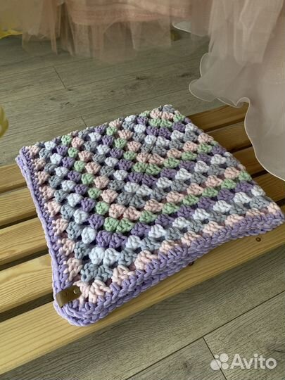 Плед детский вязаный из плюшевой пряжи