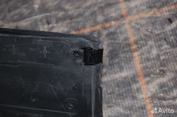 Площадка номерного знака - Mercedes-Benz W205