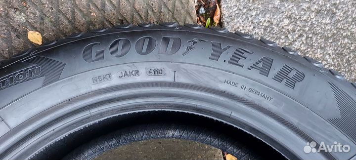 Goodyear UltraGrip Ice Arctic SUV 215/60 R17 100T
