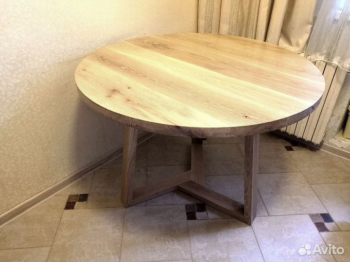 Круглый стол массив дуба