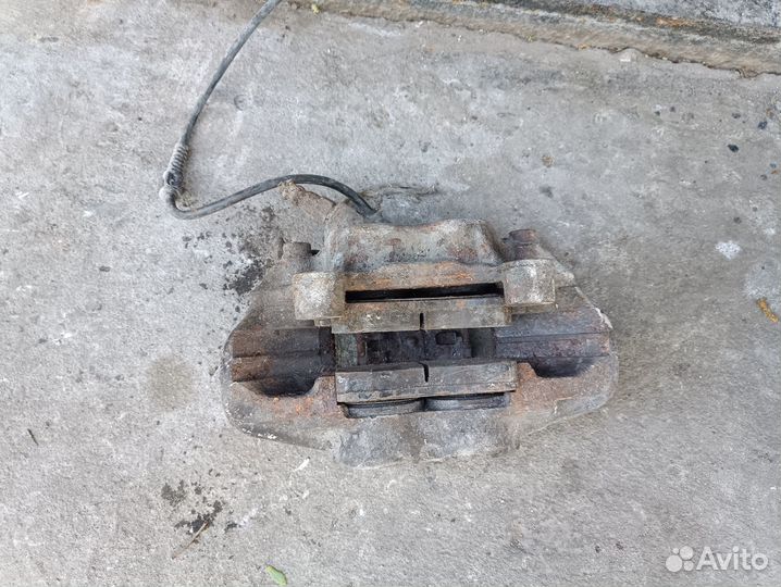 Суппорт передний 4-х поршневой Мерседес 124 Е320