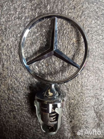 Эмблема mercedes на капот