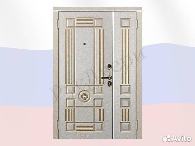 Классическая двустворчатая дверь для улицы