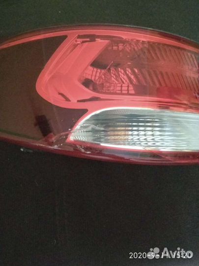 Задний левый фонарь