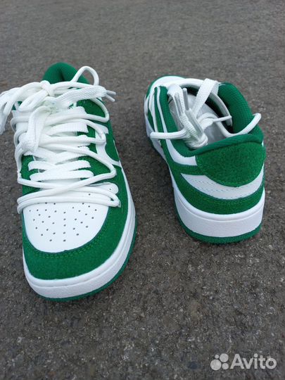 Кроссовки новые